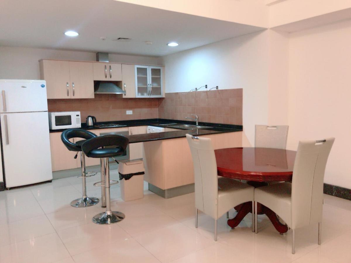 Stout Apartments Manama Bilik gambar